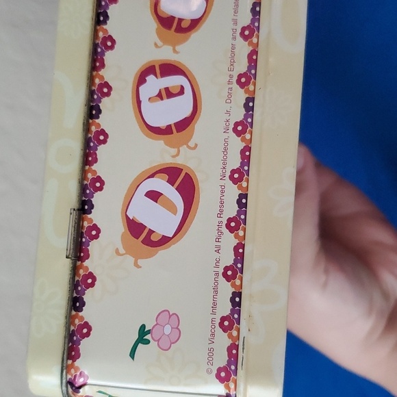 2005 Dora the Explorer tin box metal lunch box Beauty in Bloom - Picture 7 of 8